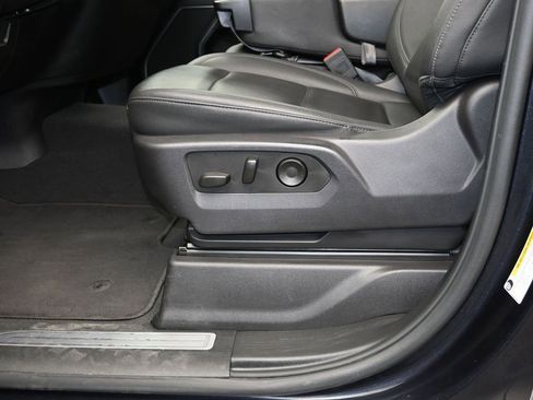 Certified 2025 GMC Sierra 1500 SLT image 22