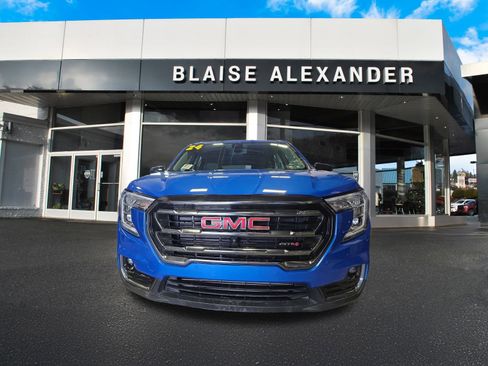 Used 2024 GMC Terrain AT4 w/ Infotainment Package II image 9