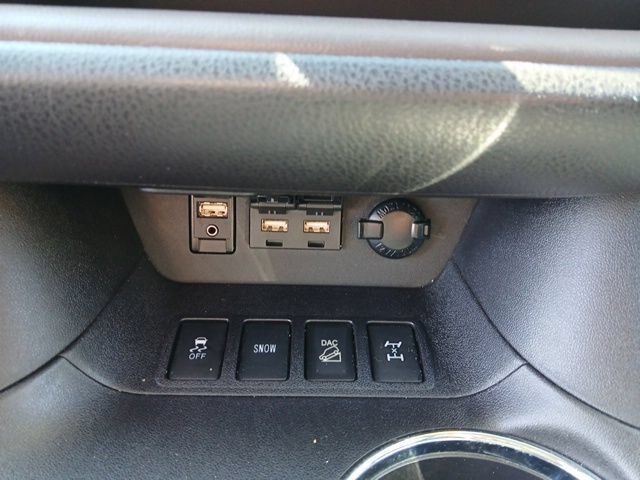 Used 2019 Toyota Highlander XLE AWD/4WD image 32