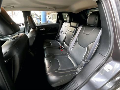 Used 2016 Jeep Cherokee Limited image 19