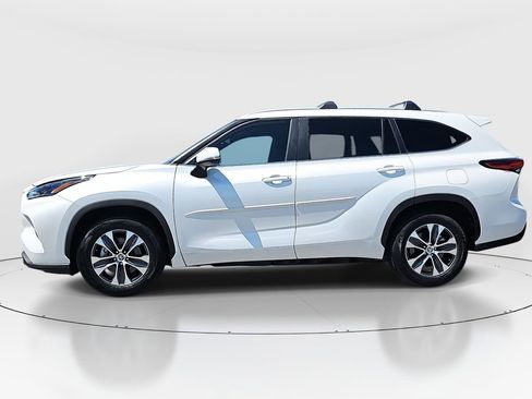 Used 2023 Toyota Highlander XLE FWD image 8