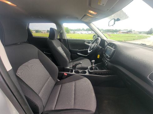 Used 2020 Kia Soul LX FWD image 30