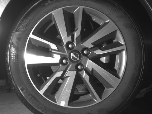 Used 2025 Nissan Versa SV FWD image 13