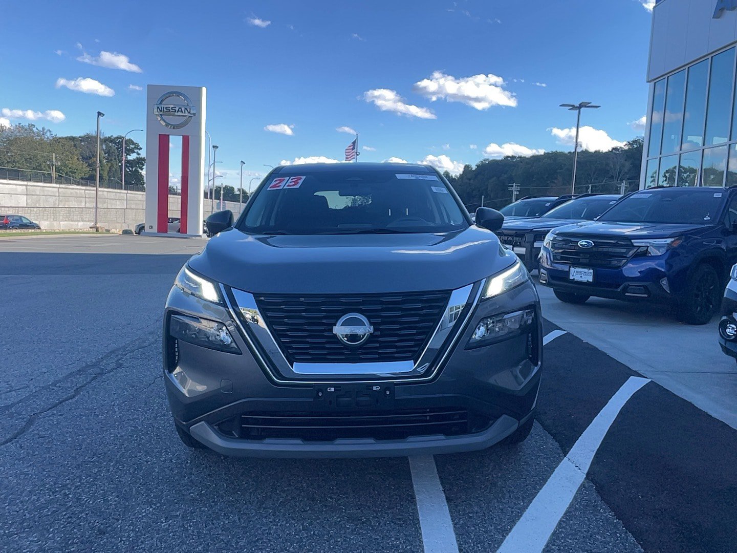 Used 2023 Nissan Rogue S AWD/4WD image 2