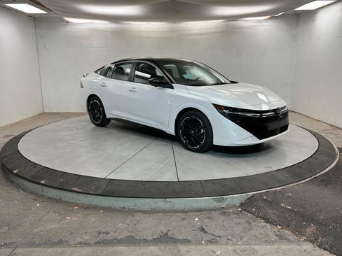 New 2026 Nissan Sentra SR w/ SR Premium Package image 7