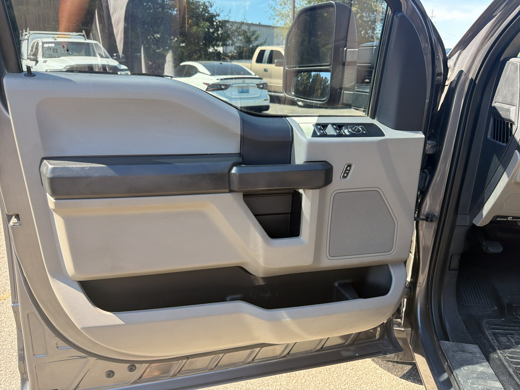 Used 2022 Ford F250 XL w/ Power Equipment Group AWD/4WD image 9