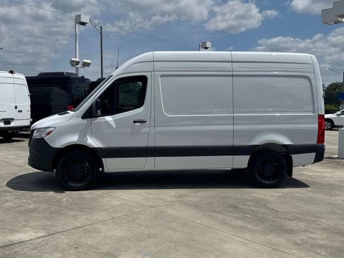 Used 2025 Mercedes-Benz Sprinter 2500 image 13