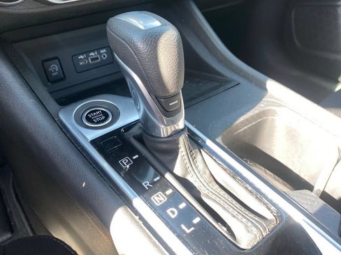 Used 2025 Nissan Sentra SV FWD image 8