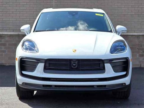 New 2025 Porsche Macan image 37