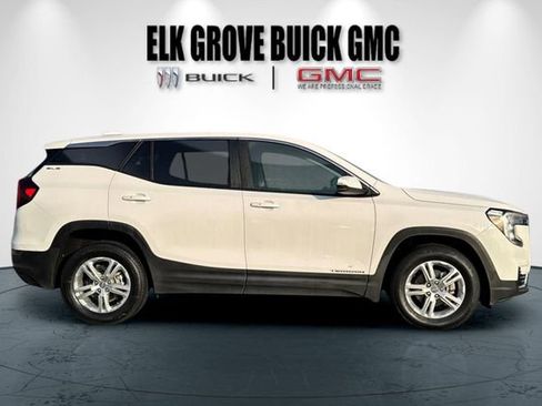 Used 2022 GMC Terrain SLE image 3