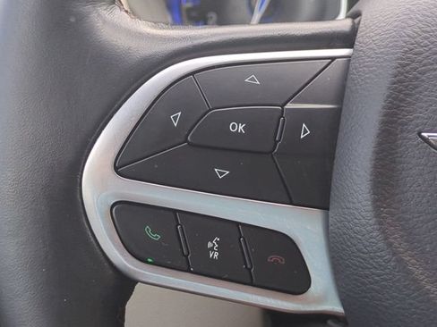 Used 2019 Chrysler Pacifica Touring-L w/ Tire & Wheel Group FWD image 19