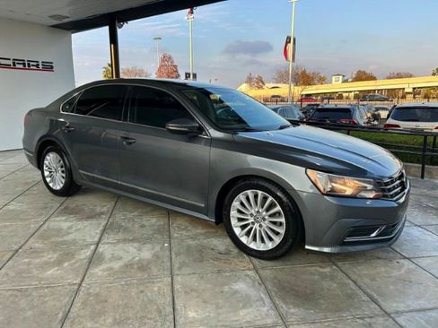 Used 2017 Volkswagen Passat 1.8T SE image 5