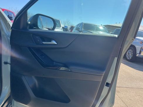 Used 2025 Chevrolet Equinox LT w/ Midnight Edition image 17