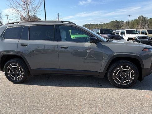 Used 2026 Jeep Cherokee Laredo AWD/4WD image 7
