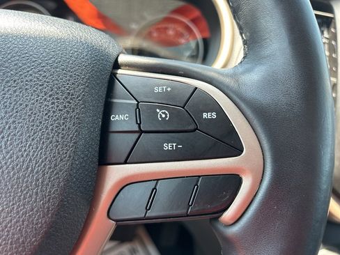 Used 2018 Jeep Cherokee Limited image 19