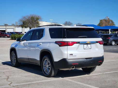 Certified 2023 Chevrolet Traverse LT w/ Rear Camera Mirror Package image 5