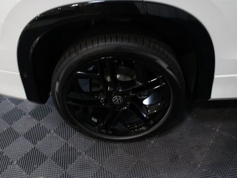 New 2025 Volkswagen Tiguan SE R-Line image 24