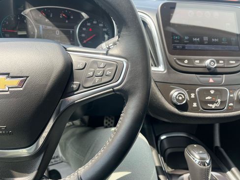 Used 2017 Chevrolet Malibu LT FWD image 13