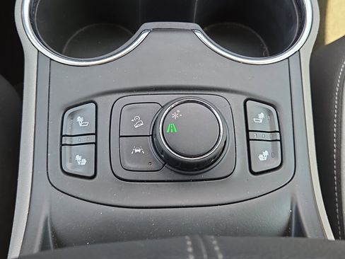 Used 2023 GMC Terrain SLT FWD image 25