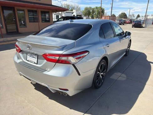 Used 2019 Toyota Camry SE w/ Accessory Appearance Package FWD image 3