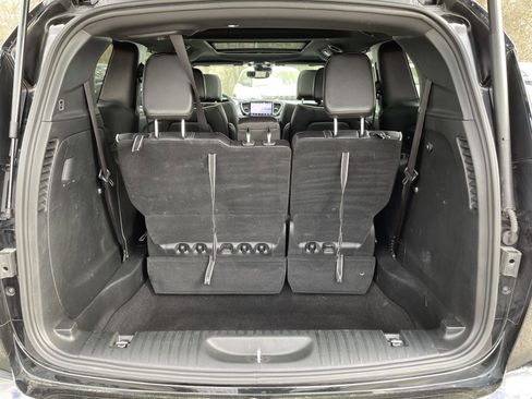 Used 2025 Chrysler Pacifica Limited image 42