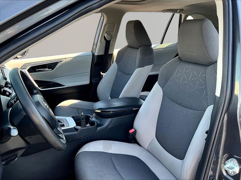 Used 2019 Toyota RAV4 XLE FWD image 21