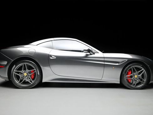 Used 2016 Ferrari California T image 37