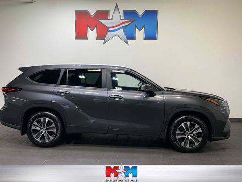 Used 2023 Toyota Highlander XLE image 1