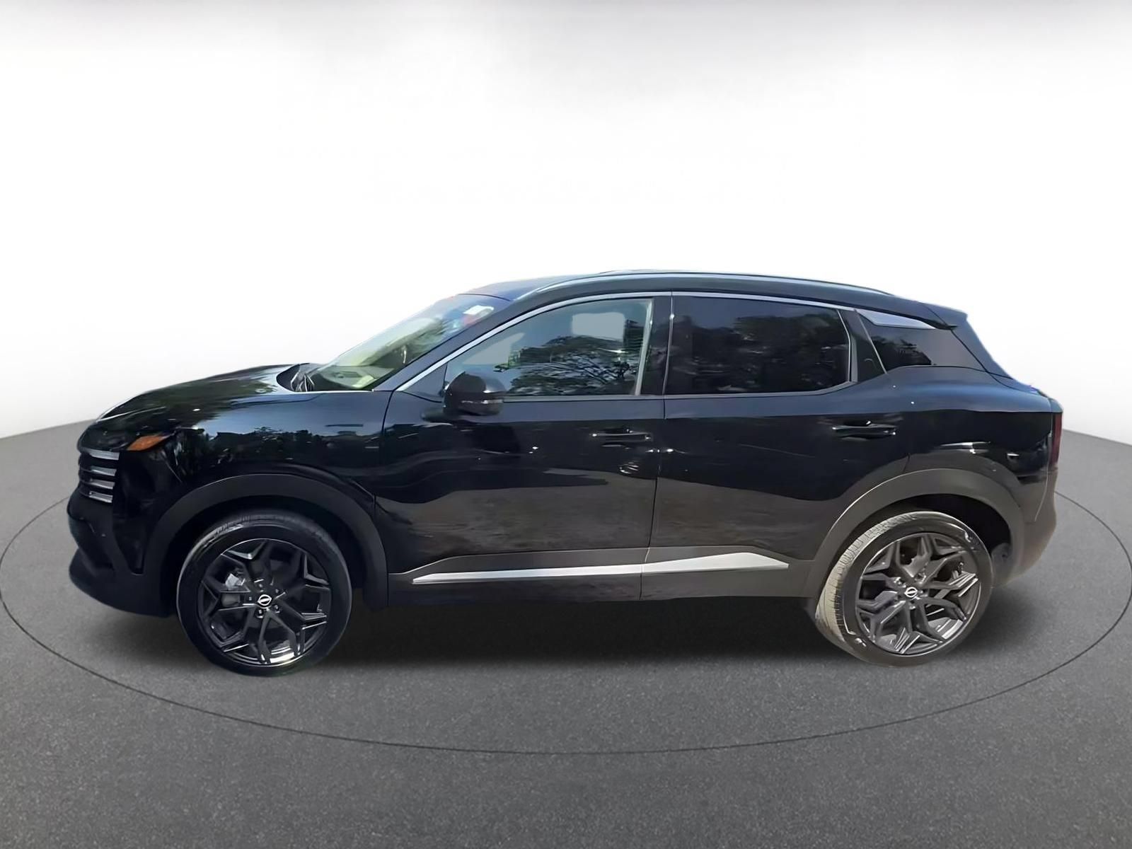 Used 2026 Nissan Kicks SR FWD image 8