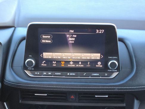 Used 2023 Nissan Rogue SV image 16