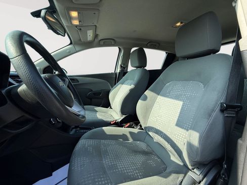 Used 2017 Chevrolet Sonic LT FWD image 9