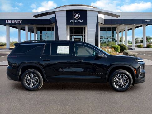 Used 2025 Chevrolet Traverse LT AWD/4WD image 3
