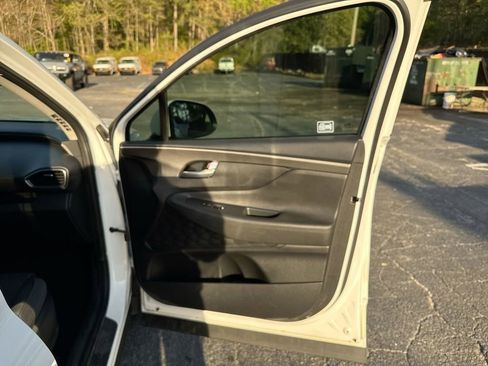 Used 2020 Hyundai Santa Fe SE image 32