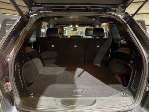Used 2018 Jeep Grand Cherokee Altitude AWD/4WD image 19
