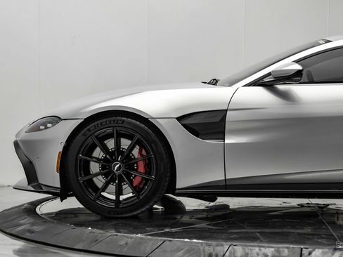 Used 2019 Aston Martin V8 Vantage Coupe RWD image 9