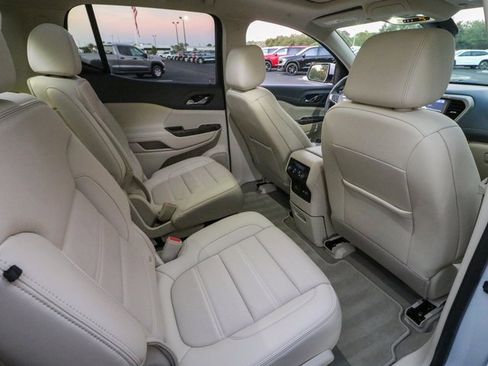 Used 2022 GMC Acadia Denali w/ Denali Ultimate Package image 25