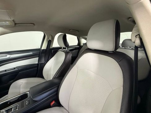 Used 2019 Ford Fusion SE w/ Equipment Group 151A image 4