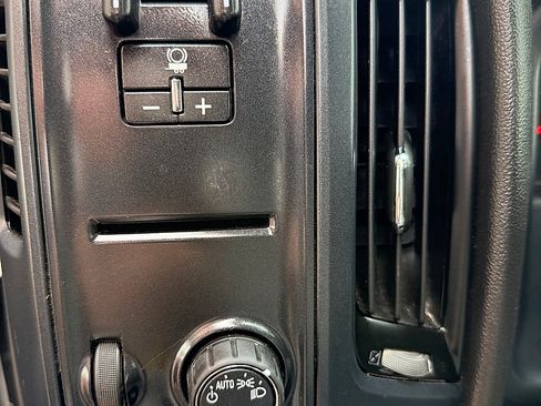 Used 2018 Chevrolet Silverado 2500 W/T AWD/4WD image 19