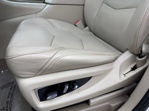Used 2018 Cadillac Escalade Luxury RWD image 35