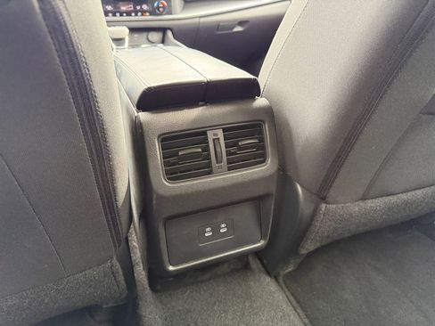 Used 2025 Nissan Rogue SV FWD image 24