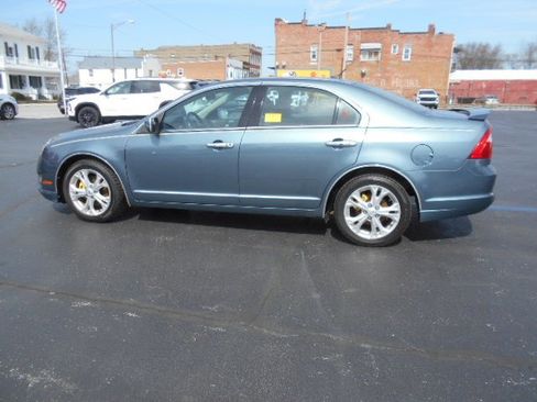 Used 2012 Ford Fusion SE image 2