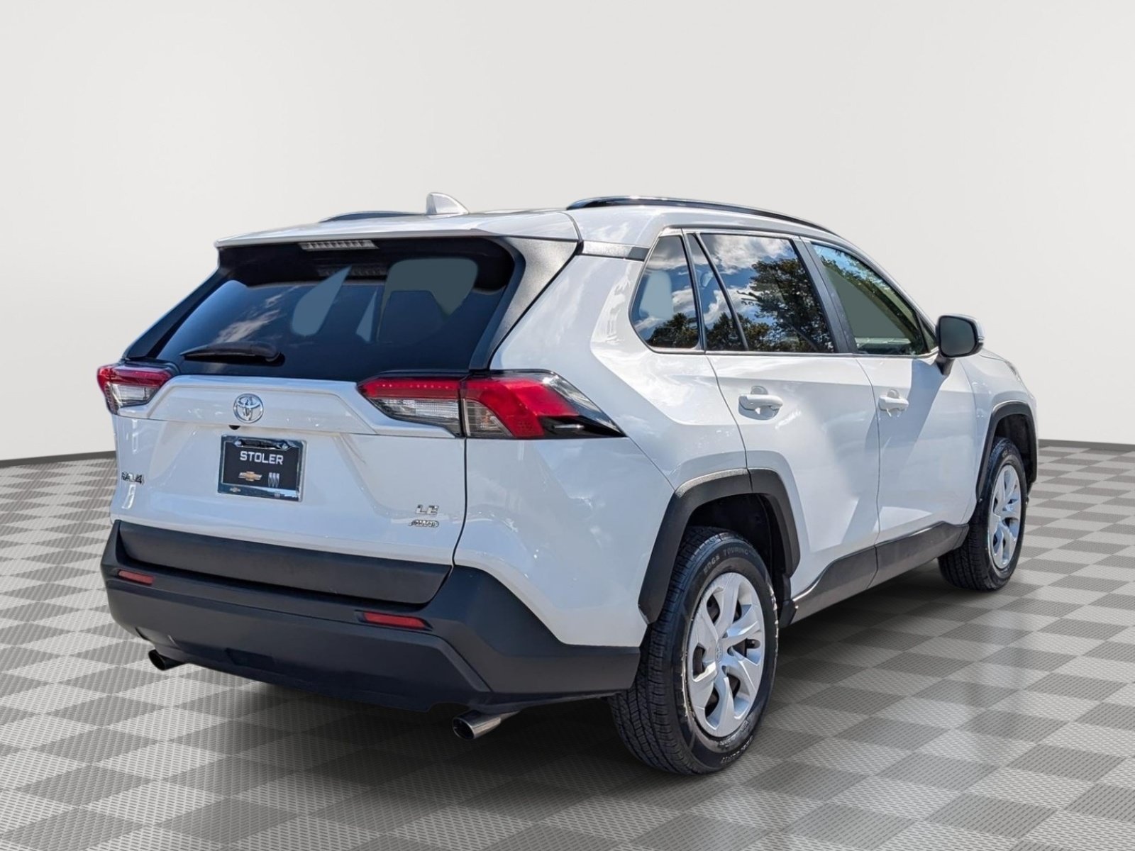 Used 2019 Toyota RAV4 LE w/ Carpet Mat Package AWD/4WD image 5