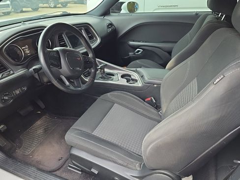 Used 2019 Dodge Challenger SXT image 8