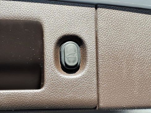 Used 2016 GMC Yukon Denali image 24