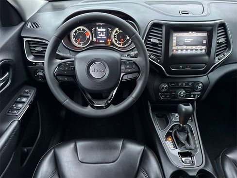 Used 2020 Jeep Cherokee Latitude Plus image 22