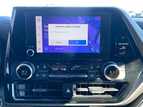 Used 2023 Toyota Highlander LE image 25