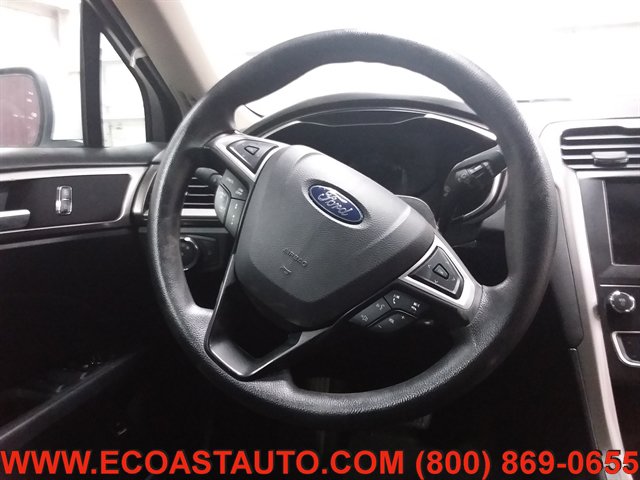Used 2019 Ford Fusion SE FWD image 10