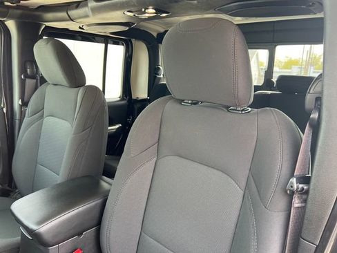 Used 2023 Jeep Gladiator Sport AWD/4WD image 14