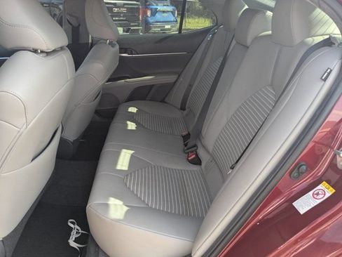 Used 2018 Toyota Camry SE FWD image 12