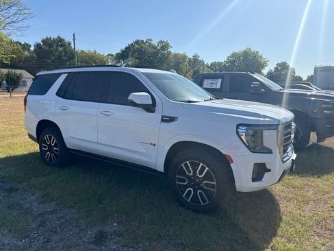 Used 2023 GMC Yukon AT4 w/ AT4 Premium Package AWD/4WD image 2